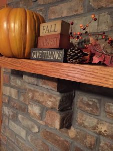 show decorations on a fireplace mantel for thanksgiving and fall holidays