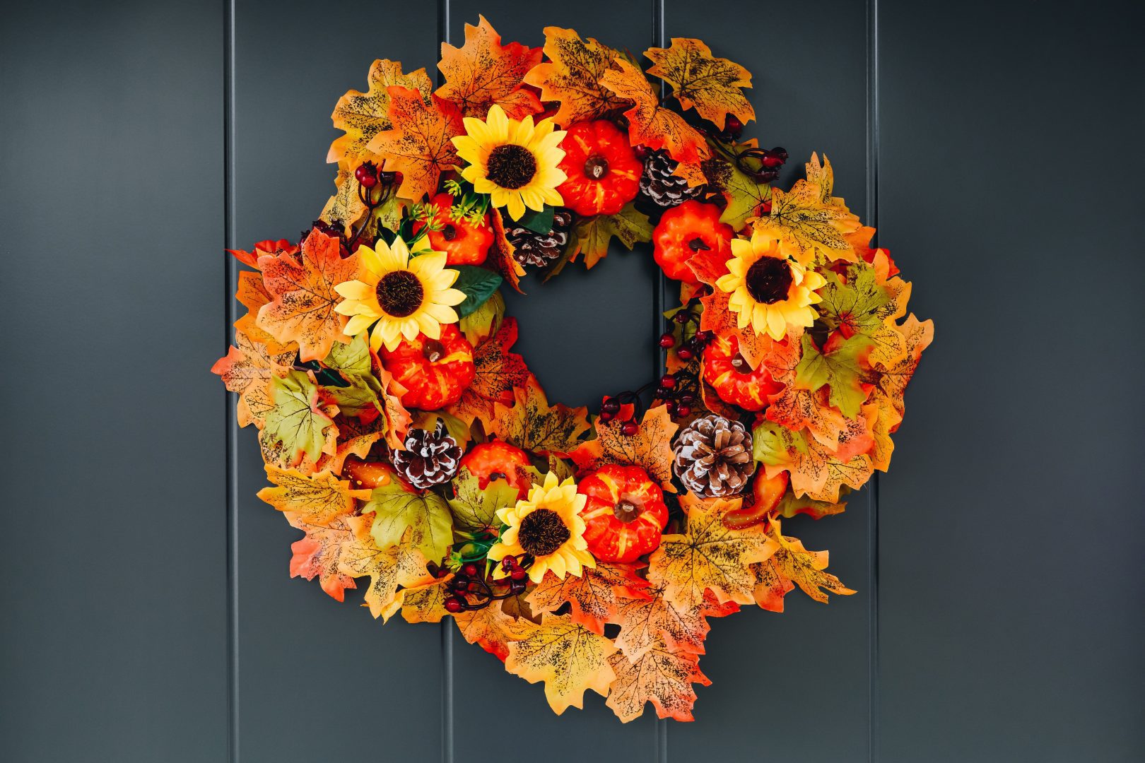 Show a wreath on a door, fall decor, thanksgiving, thanksgiving makeover, home remodel